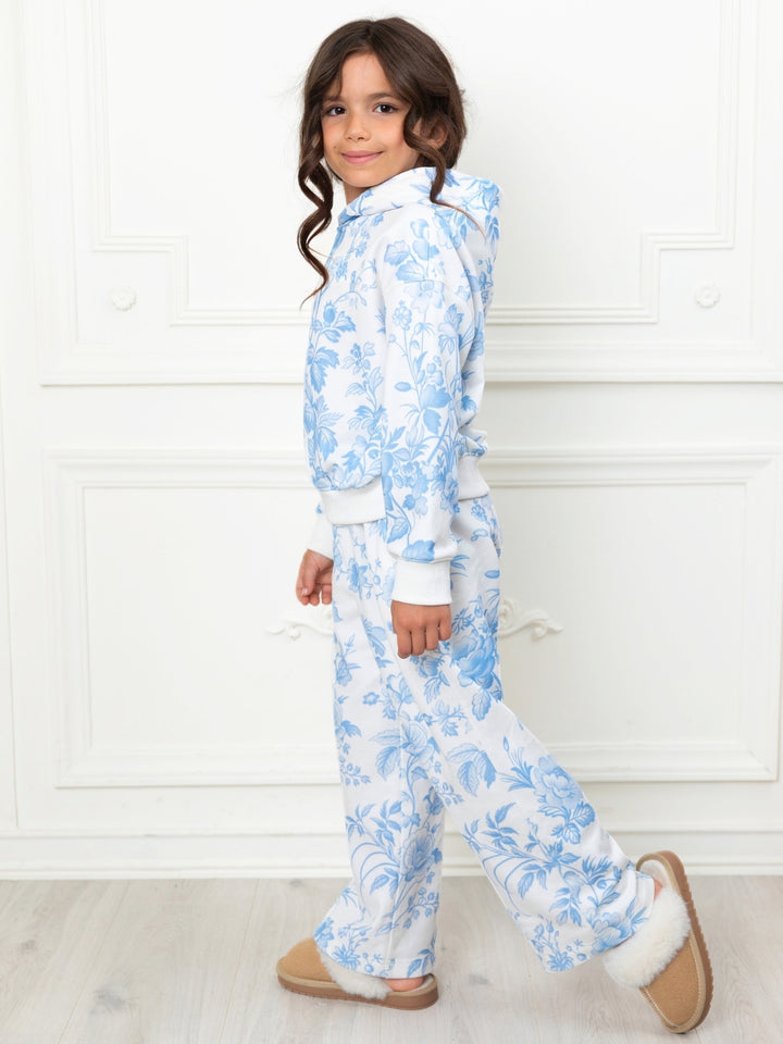 Stylish girls matching floral set for travel and casual outings