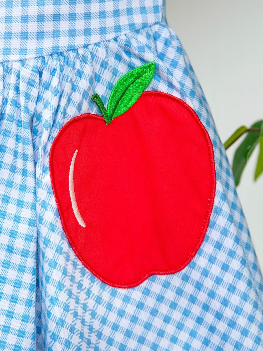 Apple Sweetheart Gingham Puff Sleeve Dress