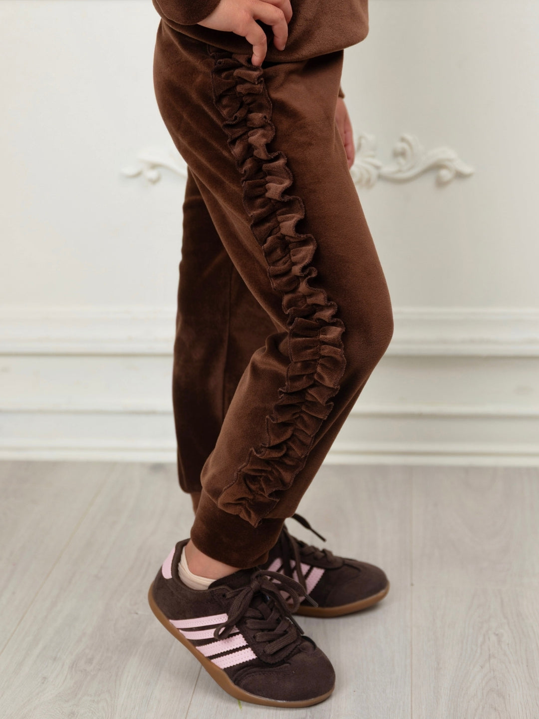 Girls casual matching set with velour fabric and feminine details